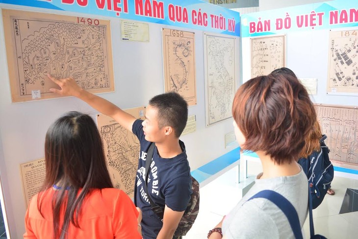 Exhibition asserts Vietnam’s sovereignty over Truong Sa, Hoang Sa  - ảnh 1